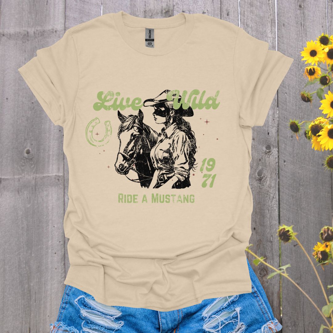 Live Wild Mustang Horse T-Shirt - Unisex Softstyle