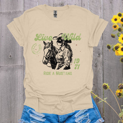 Live Wild Mustang Horse T-Shirt - Unisex Softstyle